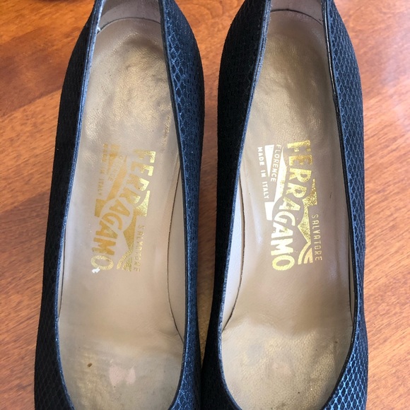 Ferragamo Suade Heels. Size 7 1/2 AA. - Picture 7 of 7